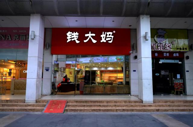 天天门庭若市,日进上万,努力半年,我加盟的钱大妈亏了十几万