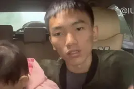 小伙收到网友寄来的衣服，直呼太难看了穿出去丢人呢！见不了亲威图片