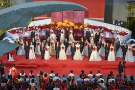 “战袍”换嫁衣！长春20对抗疫英雄集体甜蜜完婚…图片