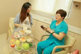 产妇分娩遇超大胎儿，疼痛一天一夜没生成，产妇：早知道就剖了图片