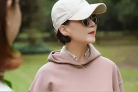 这位老年妈妈的穿搭，真正诠释了时尚与年龄无关，值得借鉴图片