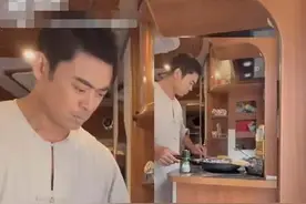 樊少皇房车曝光，整体体色温馨，家里各种健身器材图片