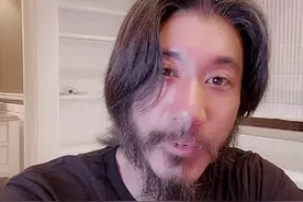 45岁王力宏太沧桑，留长发络腮胡放飞自我，网友：鲁滨逊漂流记图片