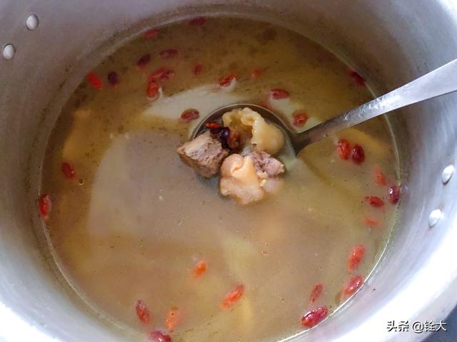 花胶炖汤后肉还要吃吗 花胶炖汤后肉还要吃吗视频