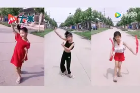 山东泰安7岁女孩左脚变形坚持跳舞图片