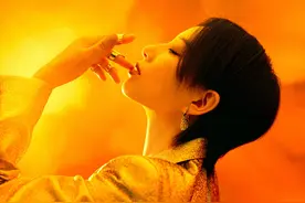 李斯丹妮的“金腰带”，你不知道她有多生猛图片