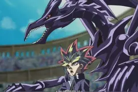 因涉嫌歧视，《游戏王》修改卡片，青眼白龙和黑龙攻击力对调图片