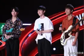 斑马森林今晚在《直通之夜》舞台弹唱《爸爸妈妈》，节目能过关吗图片