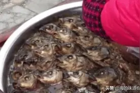 大婶从早到晚卖“它”，12元一条，日卖5大锅，顾客吃完都说赚了图片