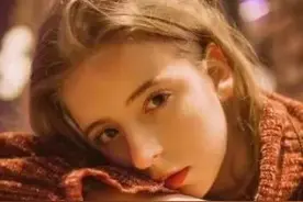 治愈系文字：哪怕我变成一个庸俗的女子图片