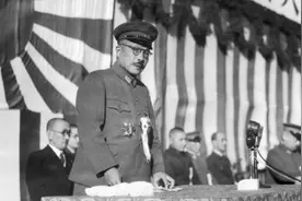 东条英机有多少荒唐事，平日喜欢翻垃圾箱，还被陆海军集体厌恶图片