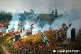 农村墓碑上的“故、先、显、考、妣”啥意思？可别搞错，会闹笑话图片