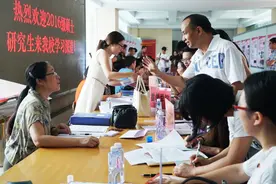 研究生刚入学，就被学哥学姐“欺负”，导师无视，学生该怎么办？图片