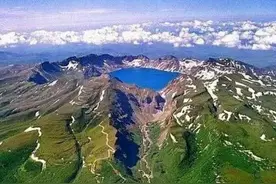 中国最近一次火山爆发点，阿什库勒火山群图片