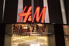 H&M事件多位明星下场发声：薇娅圈好感，胡兵下架50件产品图片