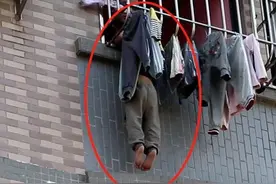 母亲刚出门不久，4岁男童就被路人发现悬在半空！图片