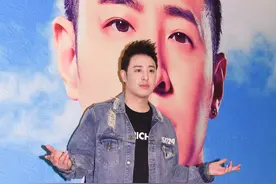 潘玮柏这么多年一点变化也没有，依旧活力帅气图片