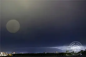 「吉镜头」长春上空惊雷密布图片