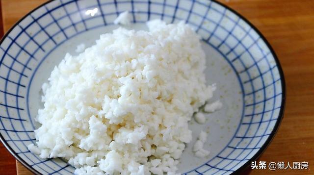 天冷爱吃这道菜，教你马蹄猪肉丸子的做法，猪肉肥瘦选择有小窍门