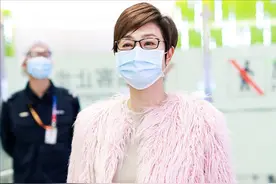 55岁陈法蓉越老越潮！羊羔绒配半身裙高级减龄，气质依旧拿捏太稳图片