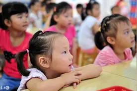 为什么女生蹲着尿尿，而男生站着，家长这样回答比较好图片