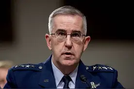美上将称已经有近2000枚核弹对准了美国，美国并不想打仗图片