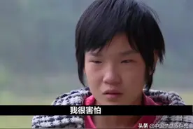 爸爸病世，妈妈改嫁，8岁女孩独自生活5年，一到夜里我好害怕图片