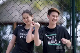 国羽女双登2月封面：郑雨/李汶妹，双打路上的同行姐妹花图片