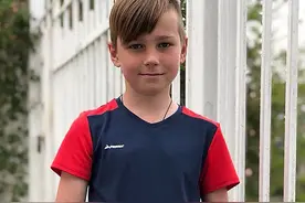 悲剧！俄一男孩被两只棕熊拖进笼子活活咬死，两女孩目睹全过程惊恐尖叫图片