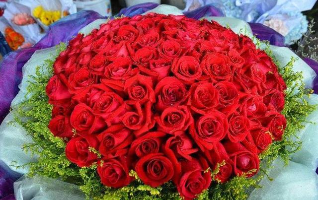 心理测试:哪束玫瑰花的包装最华丽?测测你未来的孩子是否有出息