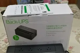 APC不间断电源，人性化的独立电池仓设计，工作更加安全可靠，图片