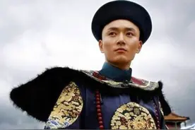 清朝亡后，曾经的王公贵族多数都成了败家子，甚至有人主动挖祖坟图片