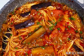 面条和它简直绝配，酸爽入味香到爆，十分钟上桌图片