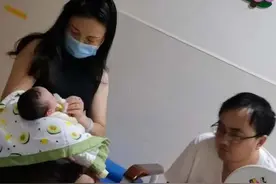 “冻龄岳母”走红，与女婿在一起像夫妻，网友：女儿压力有点大图片
