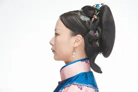 她主动斩断自己手臂，果断刚毅破死局，大臣们完全折服图片