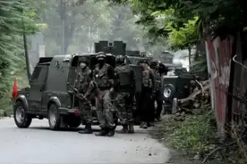 中印边境紧张升级之际，印巴边境爆出激烈冲突，形成双面打印之势图片