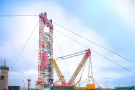 中国制造创纪录，世界级国产起重机完成4606吨“世界第一吊”图片