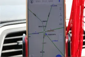 山东滨州有一条6向分岔路，被称为“乌龟通道”,车主：灵魂设计？图片