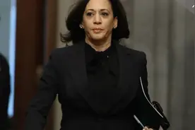 美国女副总统穿匡威登封面，日常穿LP戴卡地亚，精英范十足图片