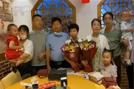 错换人生 摆摊“救人”“云”唱毕业 白岩松：改变大不同图片