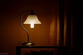 故事：在外独居的闺蜜离奇失踪，我顺着她公寓楼梯下去发现个秘密图片