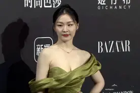芭莎红毯女明星身材秀：奚梦瑶丰满，何穗蛮腰，倪妮领口无遮挡图片