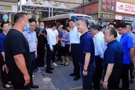 书记逛夜市、副市长直播带货，为了这件大事儿领导们很拼图片