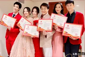 王力宏张杰晒晚会后台照，与成龙张杰张靓颖等同框，现场喜气洋洋图片