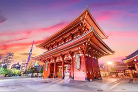 浅草寺位于东京都台东区，是东京都内最古老的寺庙图片