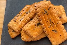 教你在家自制老式饼干，一碗面粉就搞定，不加黄油方法简单易操作图片