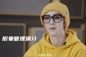 为美白脱腿毛，秀细腰细腿，还化烟熏大浓妆，好好做男人不好吗？图片