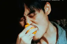 从《报告老板》到《扬名立万》，也许我们小看了他，这才是黑马吧图片