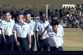 美空军取消身高要求 吸引女性当飞行员视频封面