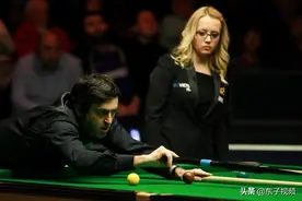 斯诺克世锦赛半决赛，奥沙利文苦战塞尔比图片